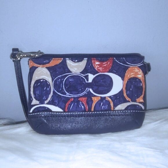 Coach Legacy Heritage Signature C wristlet EUC - Picture 2 of 5